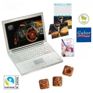 Adventskalender Cover mit Gubor Fairtrade Schokolade und individuellem Druck als Werbeartikel.