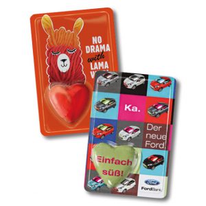 Sweet Card Herz individuell mit einem Schokoladenherz von Gubor und individuellem Werbedruck auf dem Deckblatt.
