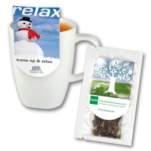Teebeutel Premium mit Werbereiter individuell bedruckt. Vier verschiedene Geschmackssorten im Teebeutel mit Tassenreiter.