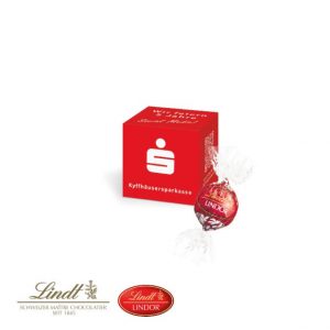 Werbe-Würfel mit süsser Füllung wie Lindt Lindor Pralinés-Kugeln, mit Logo individuell bedruckt als Werbeartikel.