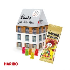 Haus mit Süßigkeiten gefüllt, wie Haribo Goldbären und mit Logo individuell bedruckt als Werbeartikel.
