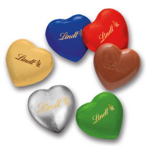 Schoko Herzen Lindt 20g als Herzschokolade. Die Lindt Herzen gibt es in verschiedenen Farben. Große Lindt Herzen mit Lindt Aufdruck.