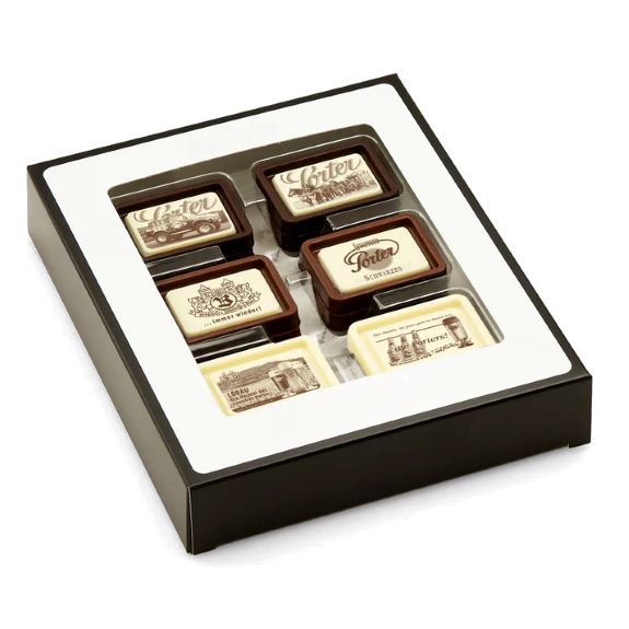Schoko Täfelchen mit Logo direkt auf der Schokolade zu 12 Täfelchen in Geschenkbox als Werbegeschenk.