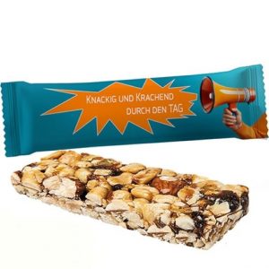 Nuss-Riegel individuell mit Logo bedrucken auf der Folie als Werbeartikel.