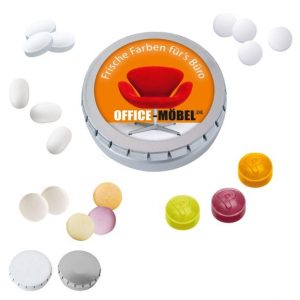 Drück mich Dose gefüllt mit tic tac, pefferminz, pulmoll, mentos und mit Logo individuell bedruckt als Werbeartikel.