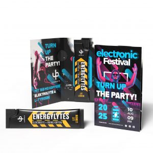 Energy-Stick in Werbe-Klappkarte mit Logo individuell bedrucken als Werbeartikel.