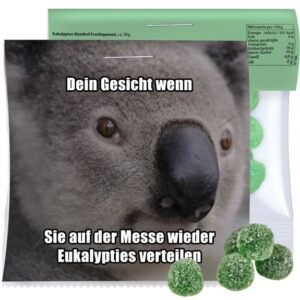 Eukalyptus Menthol Fruchtgummi im transparenten Bodenbuetel mit individuell bedrucktem Werbereiter als Werbeartikel.