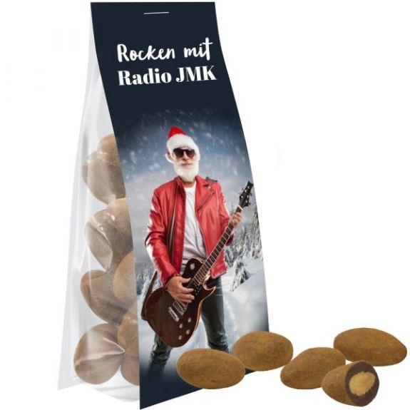 Verschiedene Mandeln wie Schokomandeln mit Zimt, im Bodenbeutel mit Werbereiter und mit Logo individuell bedruckt als Werbeartikel.